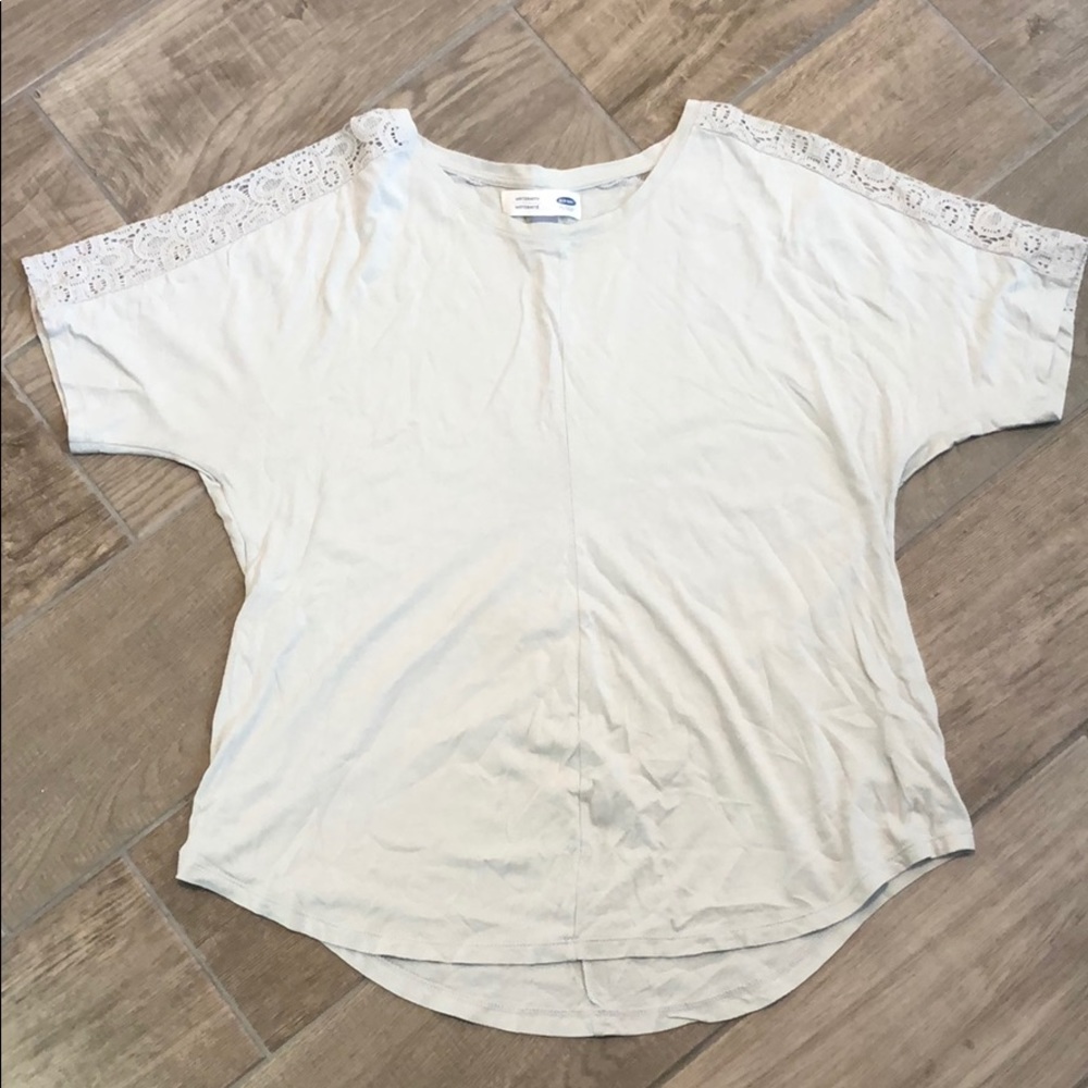 Old Navy Maternity tee; Size M